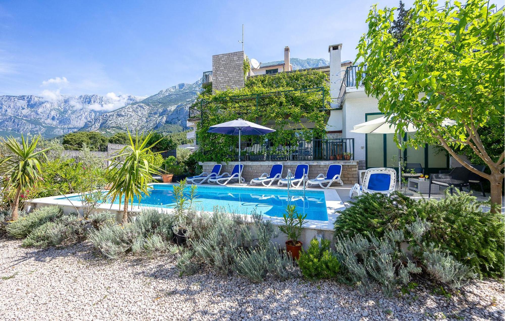 Beautiful Home In Makarska With Kitchen エクステリア 写真